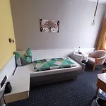 ホテル Haus Am Kurpark Garni 3*