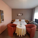 Haus Am Kurpark Garni ホテル