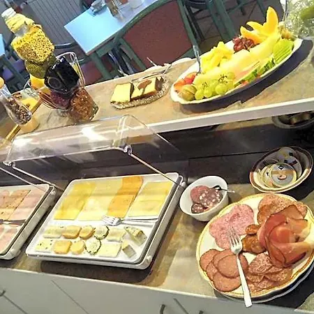 Haus Am Kurpark Garni Hotell 3*