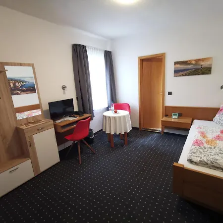 Haus Am Kurpark Garni Отель
