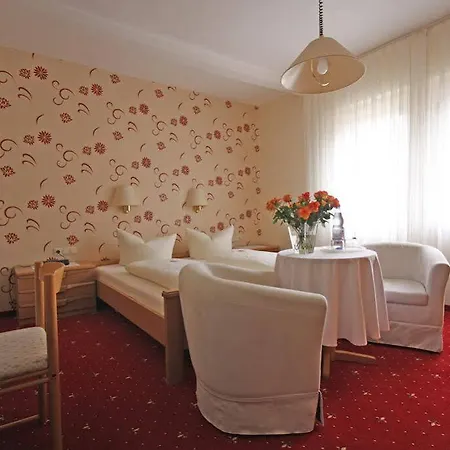 Haus Am Kurpark Garni Hotell 3*